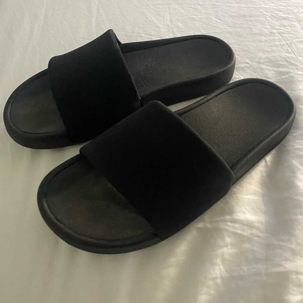 NWOT Womens Target All In Motion Flip Flops Slides Size 6 US Black